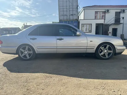 Mercedes-Benz E 430 1997 года за 4 500 000 тг. в Павлодар – фото 3