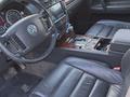 Volkswagen Touareg 2004 годаfor4 000 000 тг. в Экибастуз – фото 10