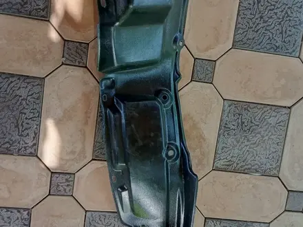 Подкрыльник на Toyota Land Cruiser 1998-2007 за 8 000 тг. в Алматы – фото 3