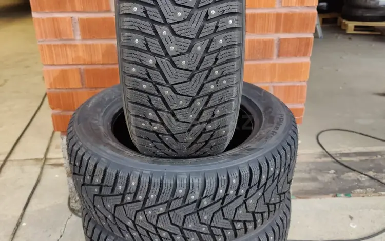 245-70-16 Hankook W429 Winter I-Pike RS2 за 70 000 тг. в Алматы