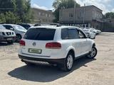 Volkswagen Touareg 2004 года за 3 500 000 тг. в Актобе – фото 5