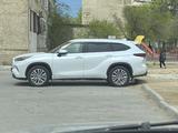 Toyota Highlander 2023 годаfor26 000 000 тг. в Актау
