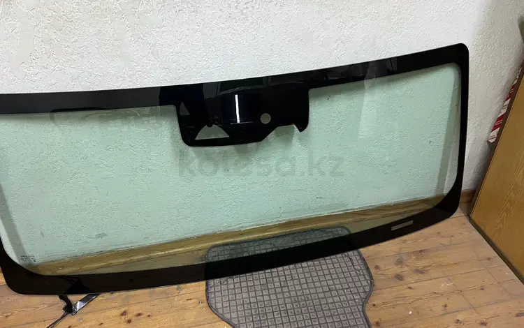 Лобовое стекло Tank 300 за 150 000 тг. в Алматы