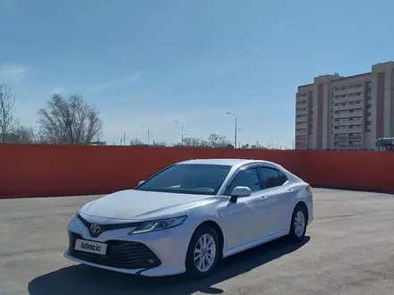 Toyota Camry 2018 года за 11 500 000 тг. в Петропавловск – фото 2