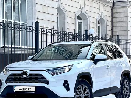 Toyota RAV4 2023 года за 17 900 000 тг. в Астана