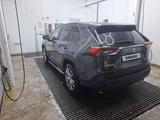 Toyota RAV4 2022 года за 15 500 000 тг. в Актобе – фото 3