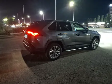 Toyota RAV4 2022 года за 15 500 000 тг. в Актобе – фото 6