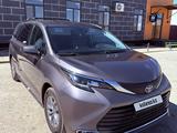 Toyota Sienna 2022 года за 20 890 000 тг. в Атырау – фото 2