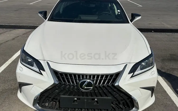 Lexus ES 250 2022 годаfor23 500 000 тг. в Актау