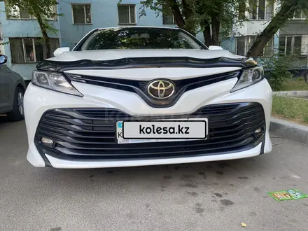 Toyota Camry 2020 года за 14 300 000 тг. в Алматы – фото 15
