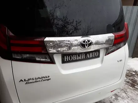 Toyota Alphard 2017 года за 32 900 000 тг. в Алматы – фото 16