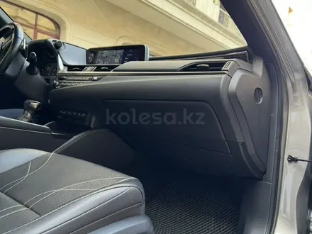 Lexus ES 300h 2019 года за 17 500 000 тг. в Алматы – фото 6