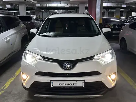 Toyota RAV4 2018 года за 15 000 000 тг. в Петропавловск