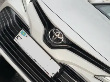 Toyota Camry 2019 года за 17 000 000 тг. в Тараз – фото 2