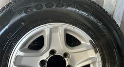 265/70/R16. Зимняя резина диски оригинал за 300 000 тг. в Алматы – фото 2
