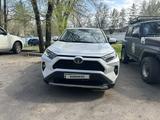 Toyota RAV4 2021 года за 13 800 000 тг. в Алматы