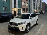 Toyota Highlander 2016 года за 13 600 000 тг. в Актау