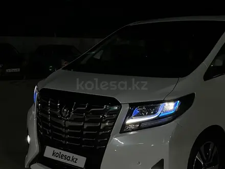 Toyota Alphard 2018 года за 19 450 000 тг. в Алматы