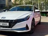 Hyundai Elantra 2023 годаfor11 500 000 тг. в Астана