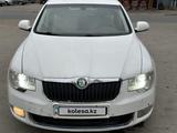 Skoda Superb 2012 года за 3 100 000 тг. в Астана – фото 2