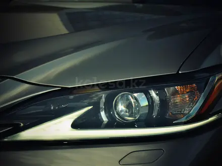 Lexus ES 250 2018 года за 18 000 000 тг. в Алматы – фото 13