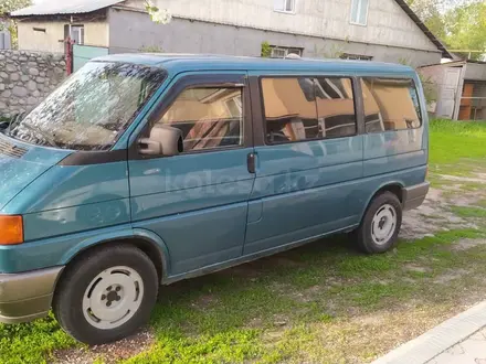 Volkswagen Multivan 1993 года за 3 500 000 тг. в Астана