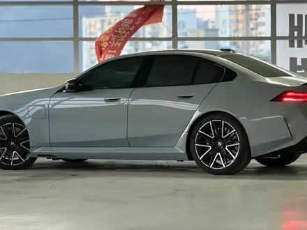 BMW M5 2025 года за 79 400 000 тг. в Алматы – фото 9