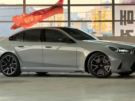 BMW M5 2025 года за 79 400 000 тг. в Алматы – фото 6