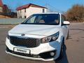 Kia Carnival 2015 года за 14 977 000 тг. в Алматы – фото 10