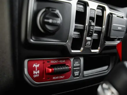 Jeep Wrangler Rubicon X 2026 года за 44 900 000 тг. в Алматы – фото 18