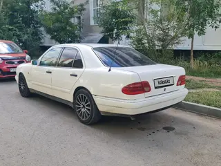 Mercedes-Benz E 230