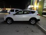 Toyota RAV4 2014 года за 9 800 000 тг. в Атырау – фото 3