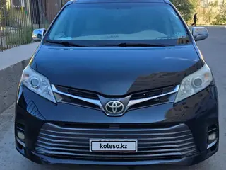 Toyota Sienna, 2012
