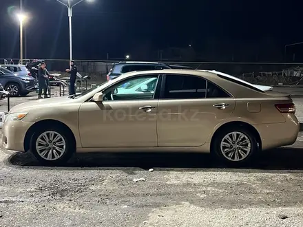Toyota Camry 2011 года за 5 000 000 тг. в Актобе – фото 10