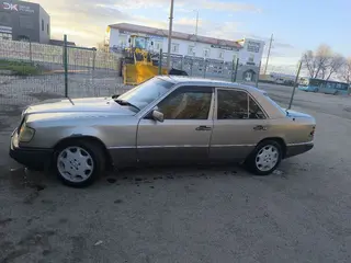 Mercedes-Benz E 230