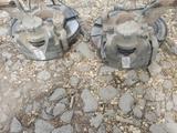 Передние тормозные суппорта рэно дастер об 2, 0 за 15 000 тг. в Актобе