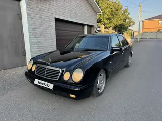 Mercedes-Benz E 230