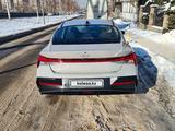 Hyundai Elantra 2023 годаүшін10 700 000 тг. в Алматы – фото 2