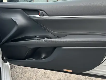 Toyota Camry 2019 года за 13 850 000 тг. в Актобе – фото 15