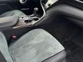 Toyota Camry 2019 года за 13 850 000 тг. в Актобе – фото 16