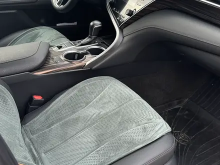 Toyota Camry 2019 года за 13 850 000 тг. в Актобе – фото 16
