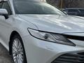Toyota Camry 2019 года за 13 850 000 тг. в Актобе