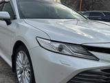 Toyota Camry 2019 года за 13 850 000 тг. в Актобе