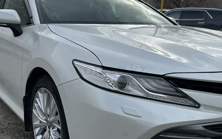 Toyota Camry 2019 года за 13 850 000 тг. в Актобе