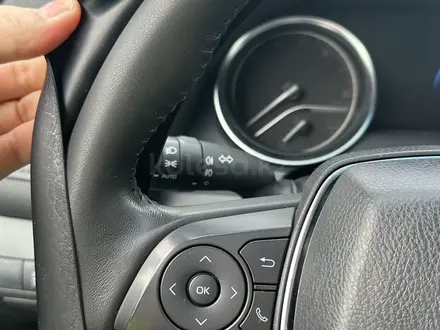 Toyota Camry 2019 года за 13 850 000 тг. в Актобе – фото 22