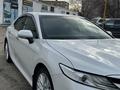 Toyota Camry 2019 года за 13 850 000 тг. в Актобе – фото 4
