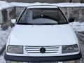 Volkswagen Vento 1993 годаfor1 000 000 тг. в Есик