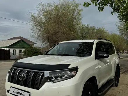 Toyota Land Cruiser Prado 2018 года за 29 000 000 тг. в Актобе