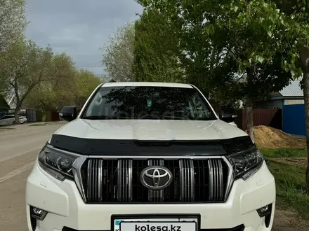 Toyota Land Cruiser Prado 2018 года за 29 000 000 тг. в Актобе – фото 2