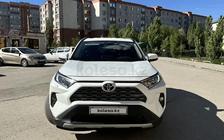 Toyota RAV4 2021 года за 16 500 000 тг. в Актобе